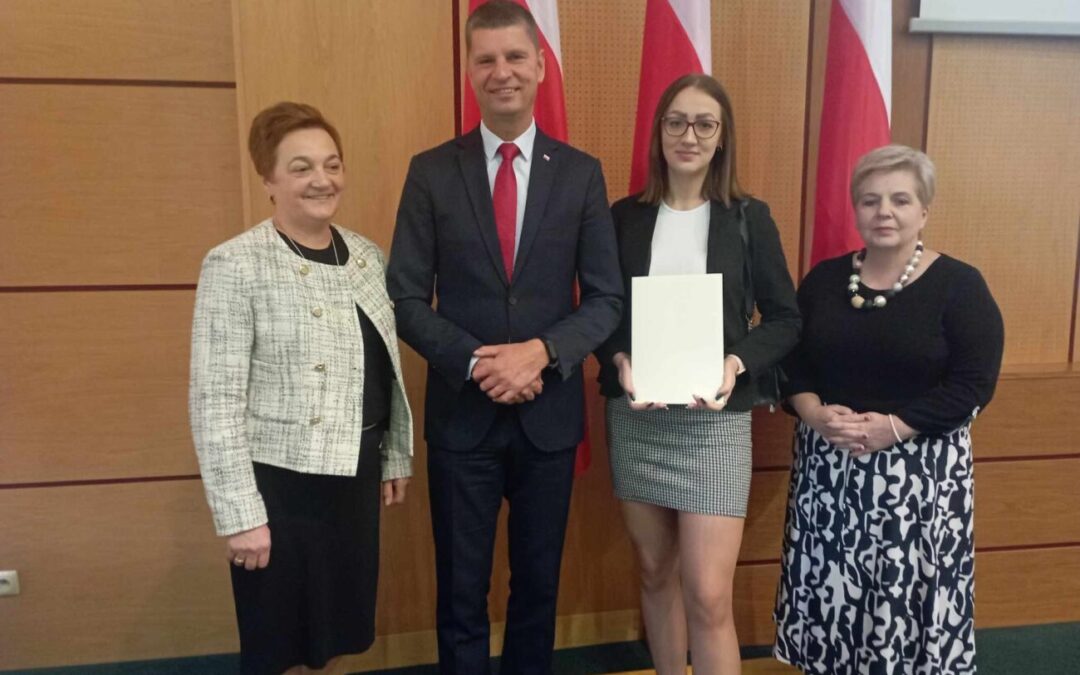 Stypendium Prezesa Rady Ministrów otrzymała uczennica ZSCKR w Rudce.